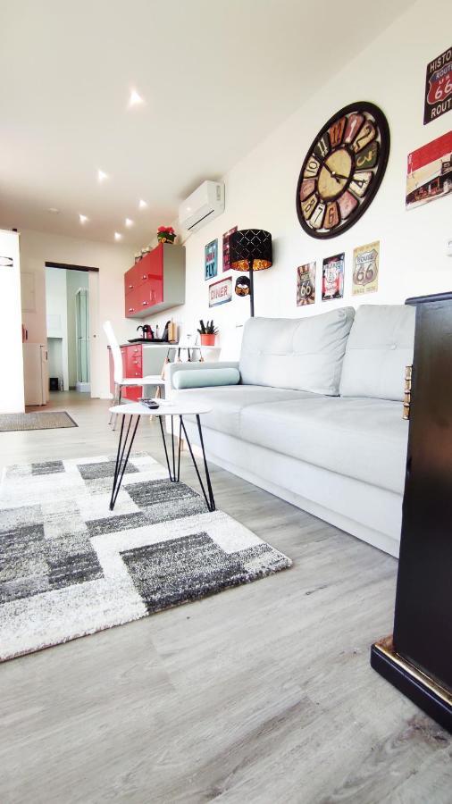 Ranch 66 - Moderni Tiny House Black Swallow Ve Stylu Route 66 Se Saunou A Bazenem Tršice Εξωτερικό φωτογραφία