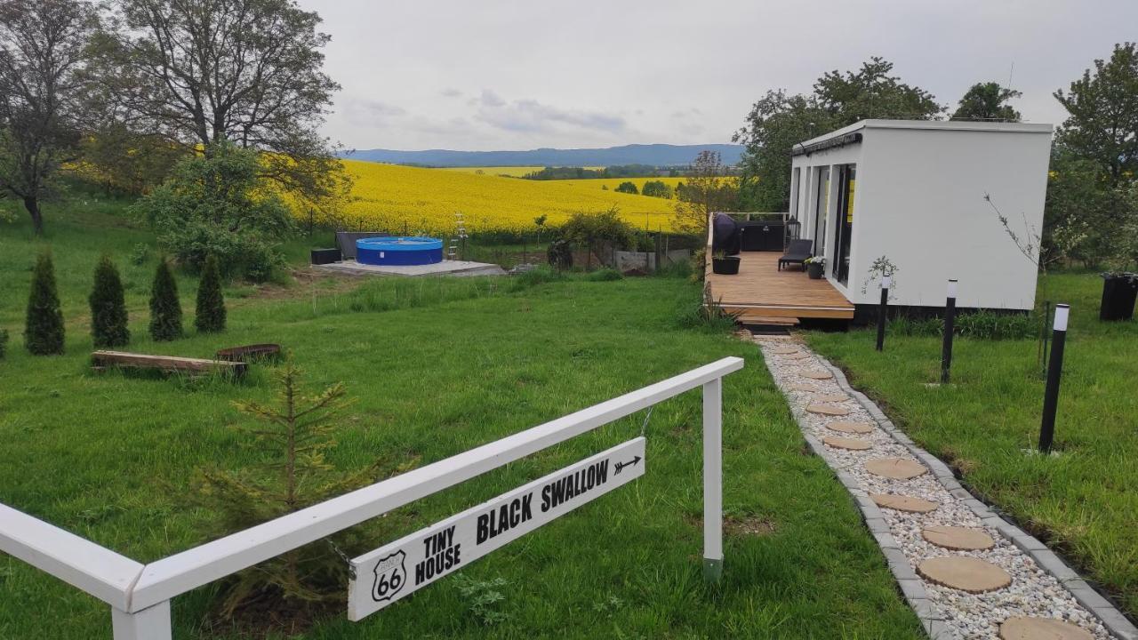Ranch 66 - Moderni Tiny House Black Swallow Ve Stylu Route 66 Se Saunou A Bazenem Tršice Εξωτερικό φωτογραφία