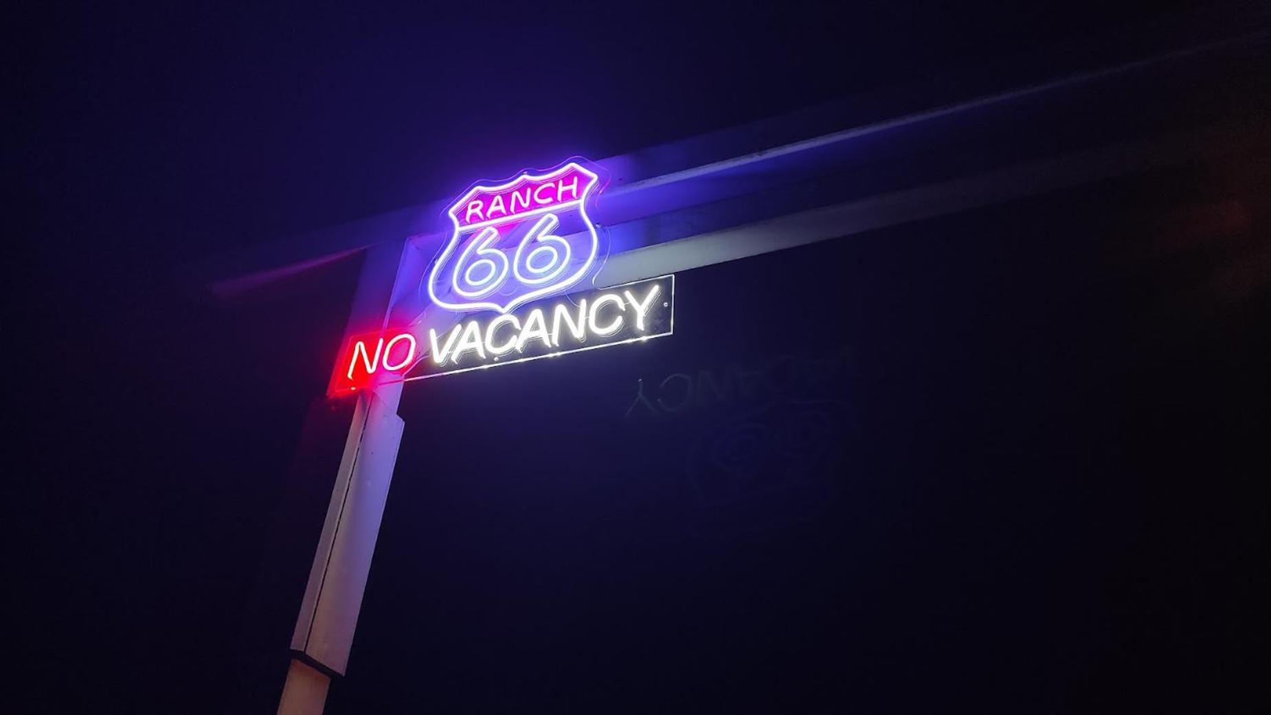 Ranch 66 - Moderni Tiny House Black Swallow Ve Stylu Route 66 Se Saunou A Bazenem Tršice Εξωτερικό φωτογραφία