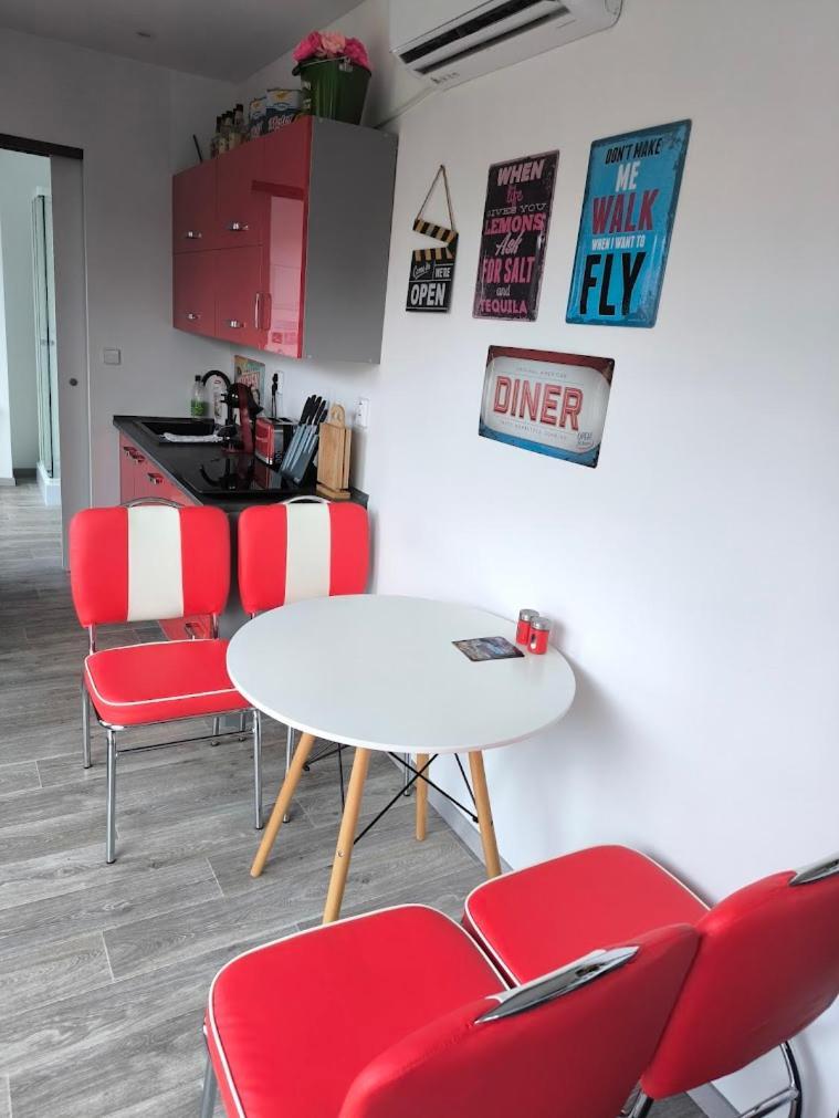 Ranch 66 - Moderni Tiny House Black Swallow Ve Stylu Route 66 Se Saunou A Bazenem Tršice Εξωτερικό φωτογραφία
