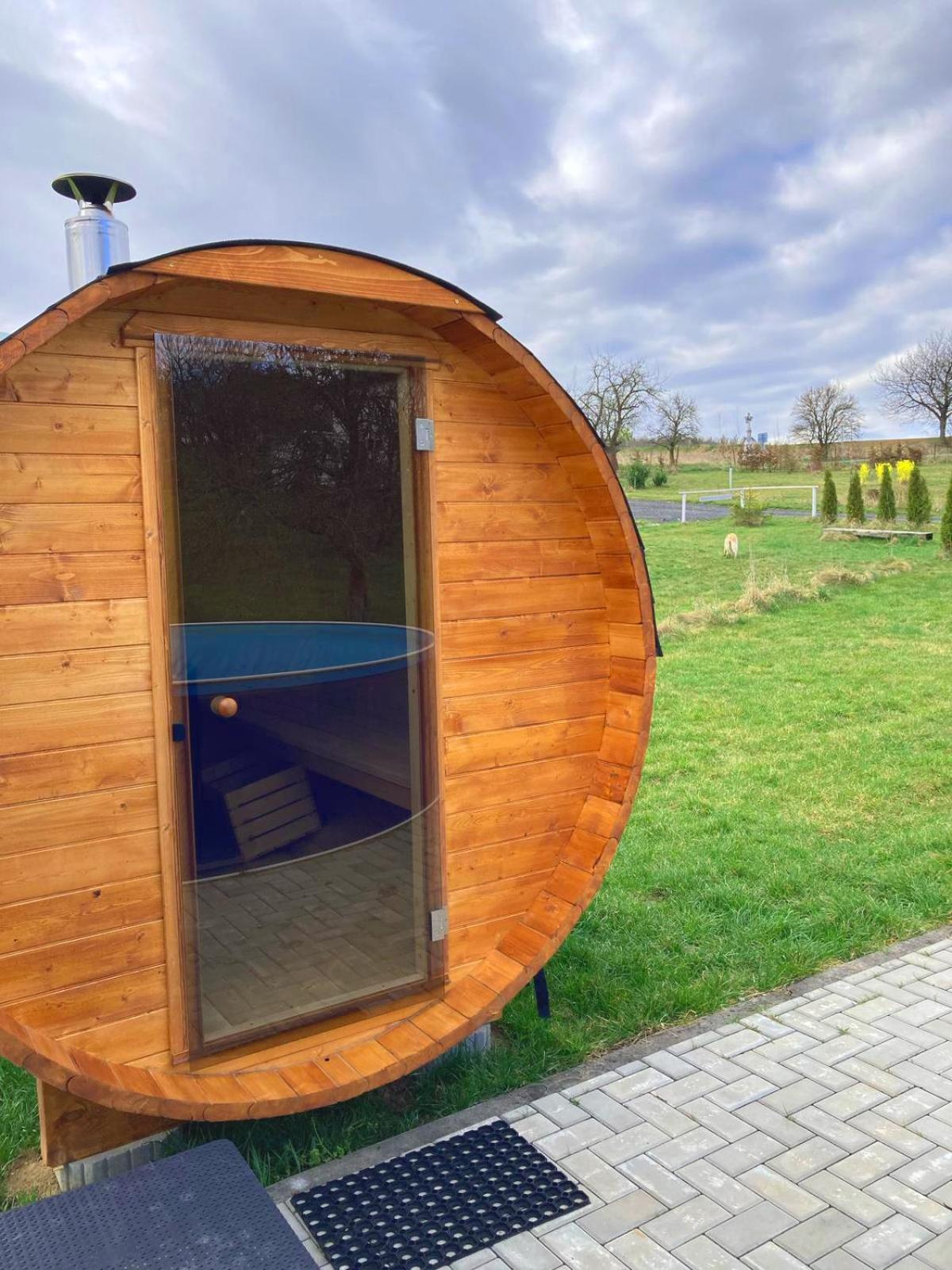 Ranch 66 - Moderni Tiny House Black Swallow Ve Stylu Route 66 Se Saunou A Bazenem Tršice Εξωτερικό φωτογραφία